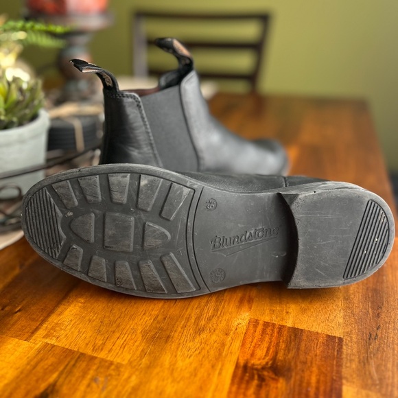 Blundstone Classic Leather Black Ankle Boots - Picture 5 of 5